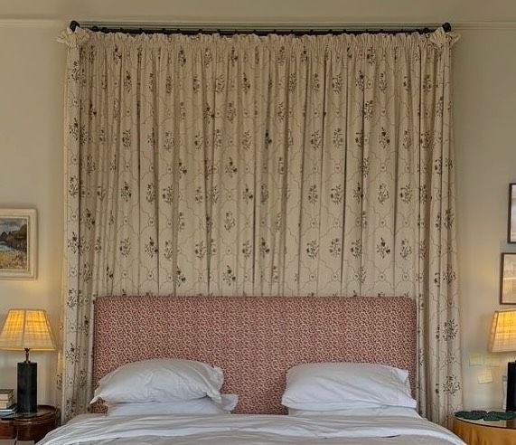 . A pretty and calm bed, in the loveliest of @soanebritain fabric, and a firm favourite seaweed print headboard .