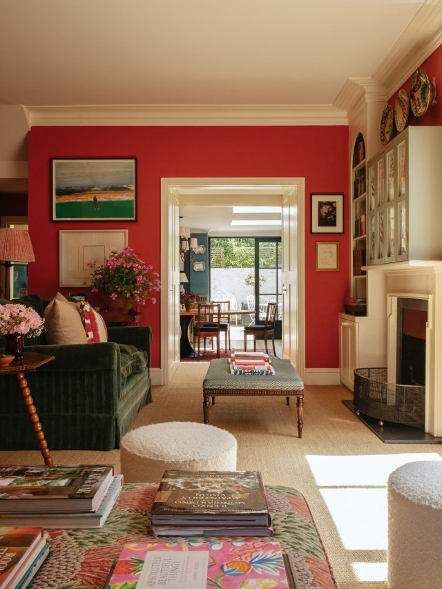 . London . I was quite nervous when the paint colour first went on, especially when my mother pulled “that face”! But as always, once furniture was in and art hung, everything settled and it has always been a very joyous room . 📸 @harry.crowder .