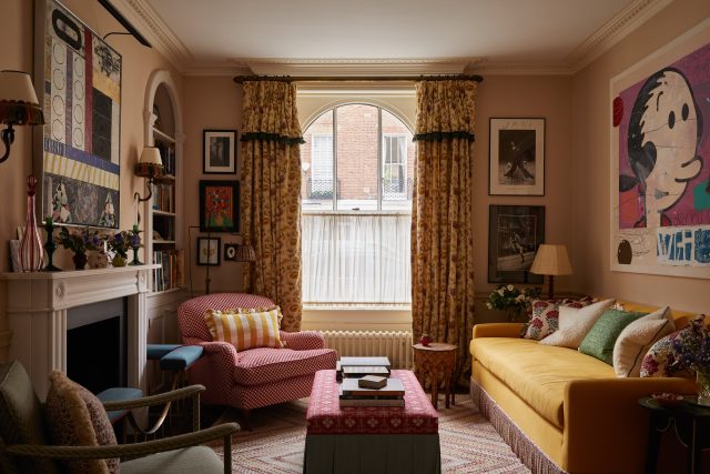 . The “Front Room” of a Belgravia townhouse; a mix of pattern, artwork and antiques, including a very happy find of a pair of metal snake sconces we had wired as wall lights, and one of my favourite fabrics @lamaisonpierrefrey Le Manach Seine Port on the curtains . 📸 @helencathcart .